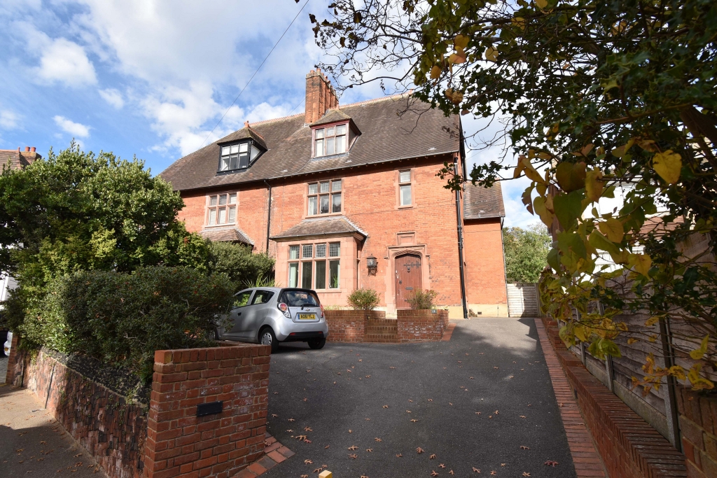 St Catherines Road, Broxbourne, Hertfordshire, EN10 7LG Jean