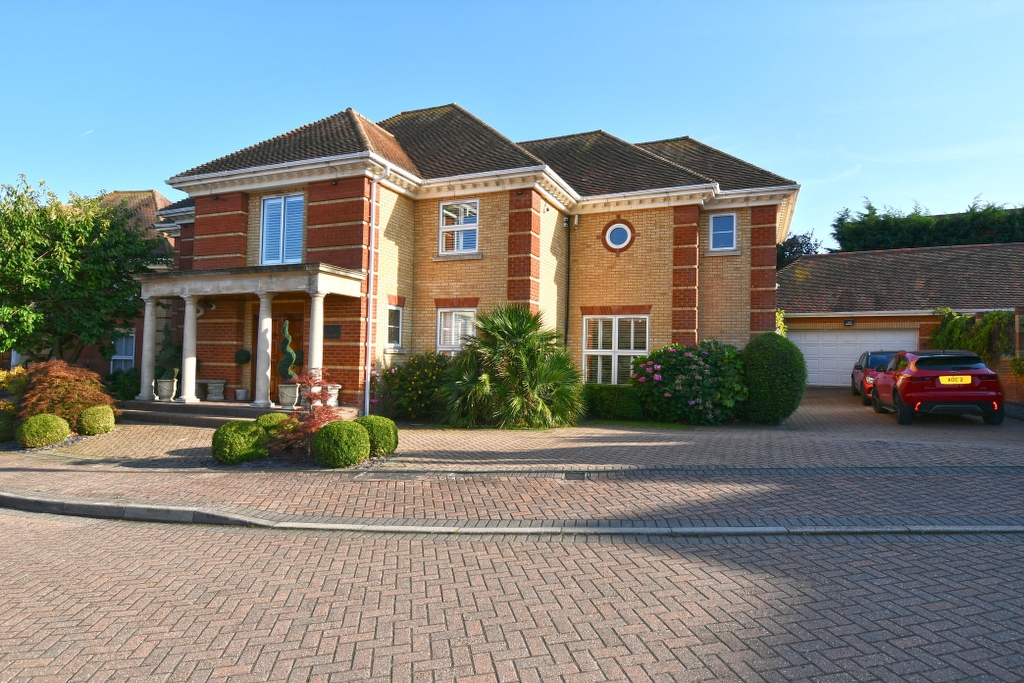 The Maples, Goffs Oak, Hertfordshire, EN7 6ST Jean Hennighan Properties